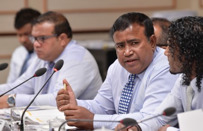 ނަޝީދަށް އޮތް ޗޮއިސް: އަމާން ދިނުން، ނޫނީ ޕާޓީ ގެއްލުން!