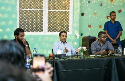 ގެއްލުނު ފައިސާ ހުރީ ސިންގަޕޫރު ތިޖޫރިއެއްގައި، އެ ހުޅުވަން އަދީބުގެ ލޮލުގެ ރެޓީނާ ސްކޭނެއް ބޭނުންވޭ: ޔާމީން