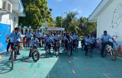 ގޮއިދޫ ސްކޫލުގެ ކުދިން މަހަކު އެއްފަހަރު ސްކޫލަށް ދާންޖެހެނީ ބައިސިކަލުގައި