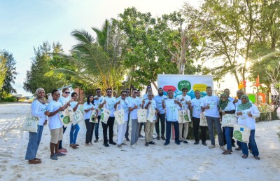 ފުށިފަރުގެ "ޕްލާސްޓިކާ ނުލާ" ކެމްޕެއިނުގެ ދަށުން ޅ. އަތޮޅުގެ ރަށްތަކަށް ފޮތި ކޮތަޅު ހަދިޔާކޮށްފި
