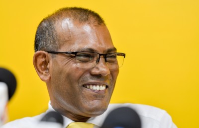 ހަތަރުގަނޑު ފޮޓޯއިން ދިފާއު ވާން ނަޝީދުގެ ވާހަކަ އެހެން ދިމާއަކަށް!