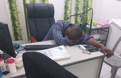 ހޯރަފުށީގެ ޑޮކްޓަރު ނިދާތީ ސަސްޕެންޑްކޮށްފި