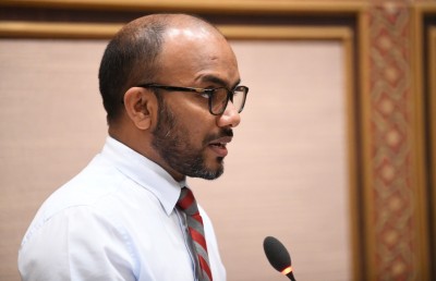 ބޭރު ފައިސާ ހޯދަން ދަތި، މަޝްރޫއުތައް އޮތީ ލަސްކޮށްލާފައި: އަމީރު
