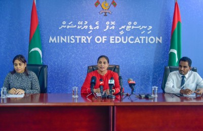 ތައުލީމީ ގައުމީ ސިޔާސަތުގެ ތަފާތު: ފޮތް ފަންސޫރު އެއްބަޔަކަށް؟