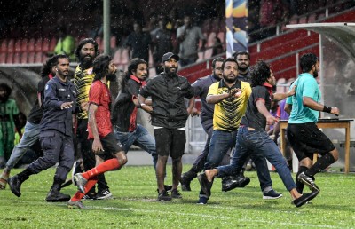 އިންޒާރުތަކާ އެކު ރެފްރީން ބިރުވެރި ކަމެއްގެ ތެރޭ