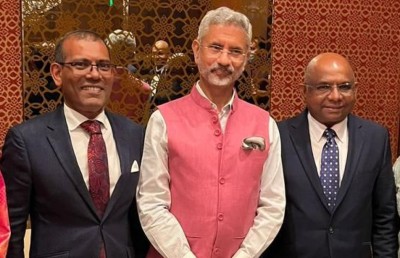 ޖީއެމްއާރުގެ ޗެއާމަން ރާއޯގެ އާއިލީ ހަފުލާއެއްގައި ނަޝީދާއި ޝާހިދު އެކުގައި