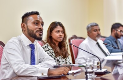 ވަކީލުކަމުގެ ހާއްސަ ހުއްދަ އޮތް މީހުން ބާ އިމްތިހާނު ހަދަން ނުޖެހޭ ގޮތަށް ހަދަން ބާ ކައުންސިލް ތާއީދު