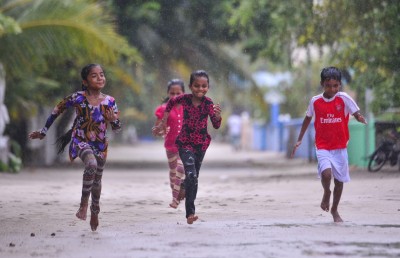 ވަށައިގެން އަގު ބޮޑު ރިސޯޓްތައް، އެކަމަކު ފަގީރު ރަށްތައް!