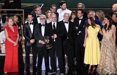 އެމީ: އެންމެ ކުރީގައި ވައިޓް ލޮޓަސް އާއި ޓެޑް ލެސޯ