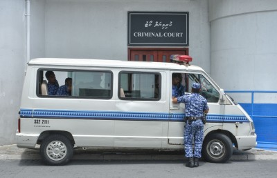 ގުޑުގުޑާއެއް ތަޅާލި މީހަކަށް ޖަލު ހުކުމެއް، އަދަބު ލުއިކޮށް ޖޫރިމަނާއެއް