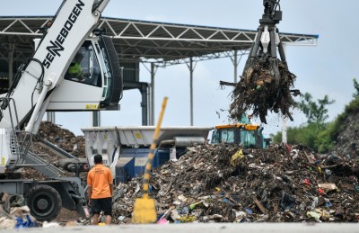 ވެމްކޯގެ ކުނި ކަހާ މީހުން ވަޒީފާ ގެއްލި، މަގުމައްޗަށް ބިކަވިޔަ ނުދޭނަން: މުއިއްޒު