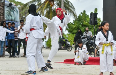 ބްރޯޑްކާސްޓް އެވޯޑްސްގެ ޕްރީ ޝޯ އަށް ބޮޑު ތަރުހީބެއް