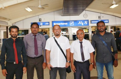 މެލޭޝިއާގެ އާންމު އިންތިހާބު އޮބްޒާވު ކުރުމަށް އީސީގެ ރައީސްއާއި މެންބަރު އަކްރަމް މެލޭޝިއާއަށް