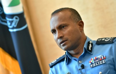 ޕޮލިސް ސްޓޭޝަނަށް ވަދެ ފުލުހަކަށް މަރުގެ އިންޒާރުދިން މީހަކު ހައްޔަރުކޮށްފި