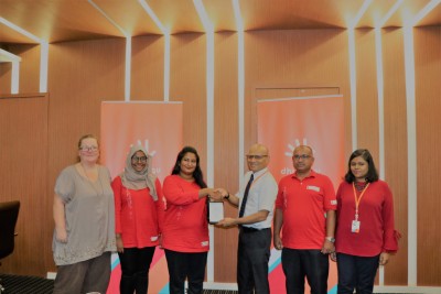 ރެޑް ކްރެސެންޓާއެކު އިންސާނިއްޔަތަށްޓަކައި ޚިދުމަތްކުރުމަށް ދިރާގުން ބައިވެރިވަނީ