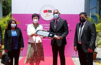ޗައިނާއިން މާލެއަށް 3،000 ލެޑްލައިޓް ހަދިޔާކޮށްފި