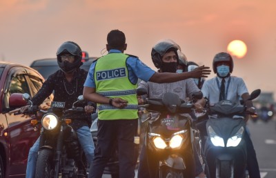 ސައިކަލެއް ޓޯކުރުމުން ފުލުހުންނަށް އިންޒާރު ދިން ދެ ޒުވާނަކު ހިތަދޫން ހައްުޔަރުކޮށްފި