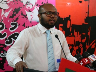 ޕާޓީތަކުގެ އެތެރޭގައި މިހާރު އެ ހިނގަނީ އެއް ކެންޑިޑޭޓަކު ނެރުމުގެ މަސައްކަތް: އިދިކޮޅު