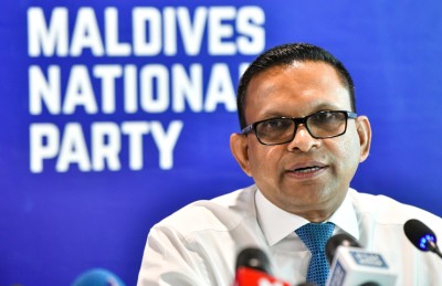 ރައީސްކަން ފިޔަވައި އިތުރު ވަޒީފާއެއް ނާޒިމަކަށް ނެތް!