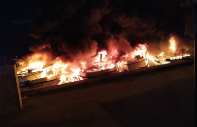 މަހިބަދޫ ބަނދަރުގައި އަޅާފައި އޮތް ފަސް ލޯންޗަކާއި ދެ ޑިންގީއެއްގައި ރޯވެއްޖެ