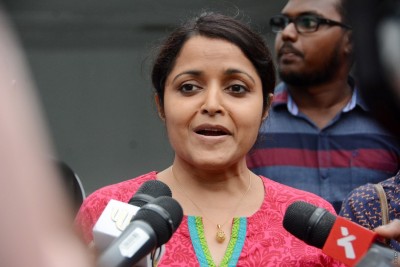 ޔުމްނާގެ ޕާސްޕޯޓް ހިފަހައްޓައިފި