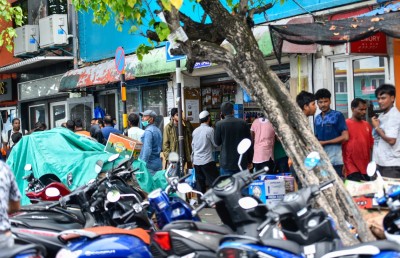 ކޮންމެހެން ބޭރަށް ނުކުންނަންޖެހޭ މީހުން ފުލުހުންނަށް އަންގަން އެދިއްޖެ