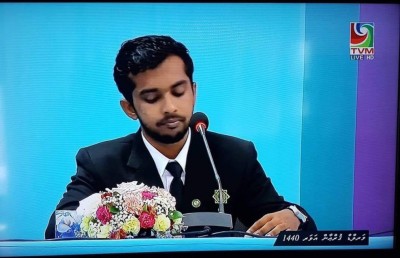 ޒުވާން އުމުރުގައި ގުރުއާންގެ ރަން ތަރިއެއް