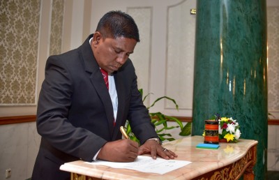 މުސާރަ ނުލިބޭ ގޮތަށް ގާޒީ ނަޖީބް ތިން މަހަށް ސަސްޕެންޑްކޮށް، މައްސަލަ ޕޮލިހަށް ފޮނުވަނީ