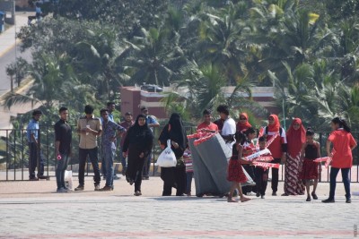 ވަޒަނުން ބޭރުގައި ހޭދަކުރި ހިތްދަތި ދިހަ އަހަރު، ފަޔާޒުގެ ދުލުން!