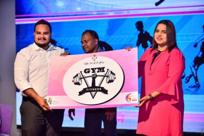 ޒުވާނުންގެ މަރުކަޒުތަކަށް ޕްރޮޖެކްޓަރާއި ޖިމް ސާމާނު ހަދިޔާކޮށްފި