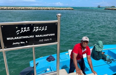 ޑިންގީގައި ކޮންމެ ދުވަހަކު ސްކޫލަށް: މިއީ އަޒުމް ވަރުގަދަ ޓީޗަރެއް!