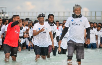 ދުނިޔޭގެ ޑައިވްގެ އެންމެ ބޮޑު ރެކޯޑް ރާއްޖެއިން ހަދައިފި