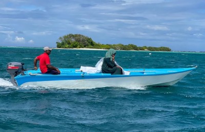 ޑިންގީގައި ކޮންމެ ދުވަހަކު ސްކޫލަށް: މިއީ އަޒުމް ވަރުގަދަ ޓީޗަރެއް!