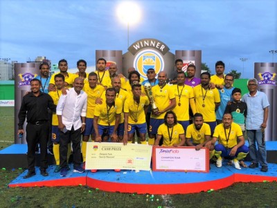 ހުރިހާ މެޗަކުން މޮޅުވެ ވެލެންސިއާއިން ވެޓެރަންސް ކަޕް އުފުލާލައިފި