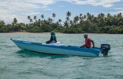 ޑިންގީގައި ކޮންމެ ދުވަހަކު ސްކޫލަށް: މިއީ އަޒުމް ވަރުގަދަ ޓީޗަރެއް!