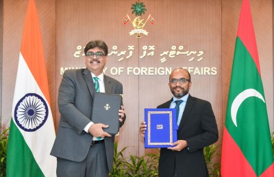 އިންޑިއާގެ ޕްރޮޖެކްޓުތައް އަވަސްކުރަން ދޫކުރާ 100 މިލިއަން ޑޮލަރުގެ އެއްބަސްވުމުގައި ސޮއިކޮށްފި