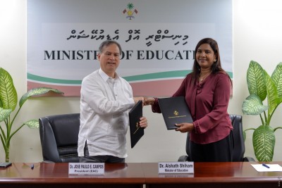 ފިލިޕިންސްގެ އެމީލިއޯ އެގްއިނާލްޑޯ ކޮލެޖުން މެޑިކަލް ސްކޮލާޝިޕްތަކެއް ރާއްޖެއަށް ދީފި