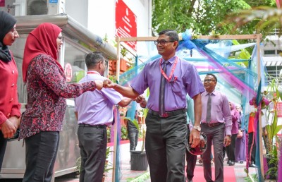 ޓީޗަރުންގެ ދުވަހުގެ ހިތާބު: ދަރިވަރުންގެ ގައިގައި އަށަގަންނުވަން ބޭނުންވާ ރީތި ސިފަތަކުން ނަމޫނާ ދައްކައިދީ