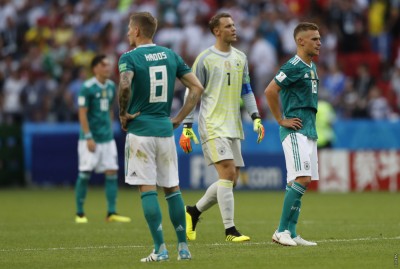 ވޯލްޑް ކަޕްގެ ޗެމްޕިއަނުން ގްރޫޕް ސްޓޭޖުން ކަޓައިގެން ދިއުން އާންމު ކަމަކަށް!