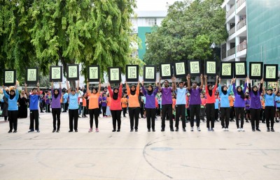 ޓީޗަރުންގެ ދުވަހުގެ ހިތާބު: ދަރިވަރުންގެ ގައިގައި އަށަގަންނުވަން ބޭނުންވާ ރީތި ސިފަތަކުން ނަމޫނާ ދައްކައިދީ