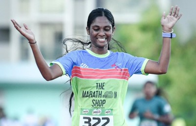 މާމަ އާއި މަންމަގެ ފަހަތުން ގޮސް ޖައިޝާ މާ ކުރީގައި