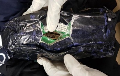 ރާއްޖެއައި ބަނގުލަދޭޝް ދެ މީހެއްގެ އަތުން 6.87 ކިލޯގެ މަސްތުވާތަކެތި އަތުލައިގެންފި