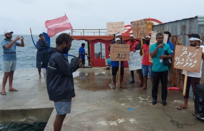 ހުޅިދޫ ހަވާލުނުކޮށްގެން ރަށުން ނުފައިބާ އިހްތިޖާޖުގައި