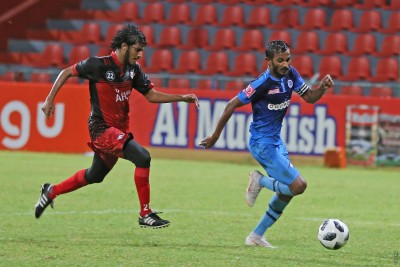 ޗެމްޕިއަން ނިއުއިން ތިމަރަފުށި ކޮޅަށް 10 ލަނޑު ޖަހައިފި