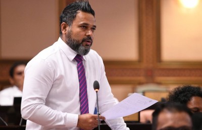 މީޑިއާނެޓަށް ނާޖާއިޒު ފައިދާ ހޯދައިދޭ ކަމުގެ ތުހުމަތާއެކު މަޖިލީހަށް ގަރާރެއް!
