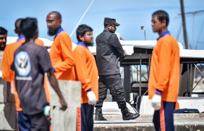 ކަރެކްޝަންސް އިން ބުނަނީ މާފު ދިން މީހުން ގެއާ ހަމައަށް ގެންގޮސްދިން ކަމަށް