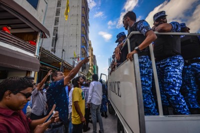 ކޯޓު އަމުރަކާ ނުލައި އަމިއްލަ ތަންތަނަށް ވަނުމުގެ ބާރު ފުލުހުންނަށް ދެނީ