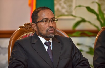ހައި ކޯޓުގެ ފަނޑިޔާރު ޝުއައިބު ރިޓަޔާ ކުރައްވަނީ