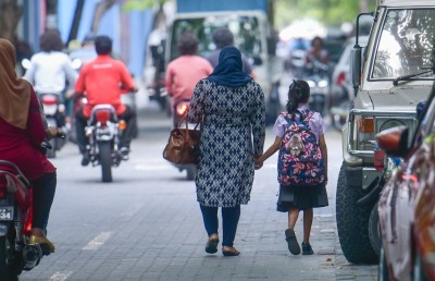 ދަރިންގެ ޓިއުޝަން ފީ: ބައްޕަގެ އަތުން ނަގައިދެވޭ ހަރަދެއް ނޫން؟