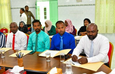ޔާމީންގެ އެއާޕޯޓު ވައުދަށް ދިއްދޫ ކައުންސިލްގެ ގިނަ މެމްބަރުންގެ ތާއީދެއް ނެތް!